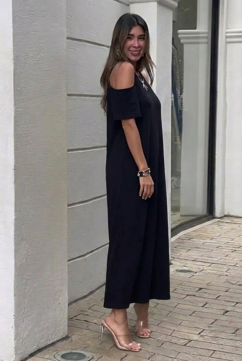 Elena | Vestido largo con hombros al descubierto y corte relajado