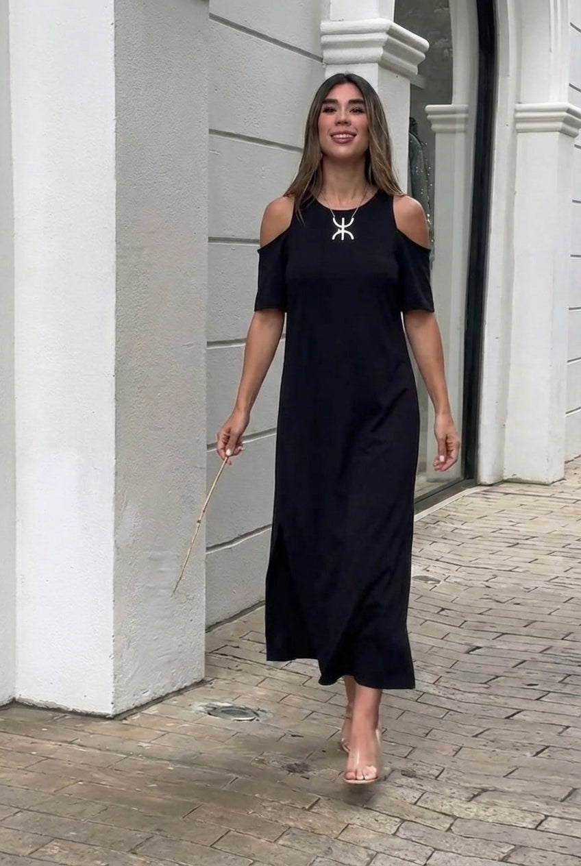 Elena | Vestido largo con hombros al descubierto y corte relajado