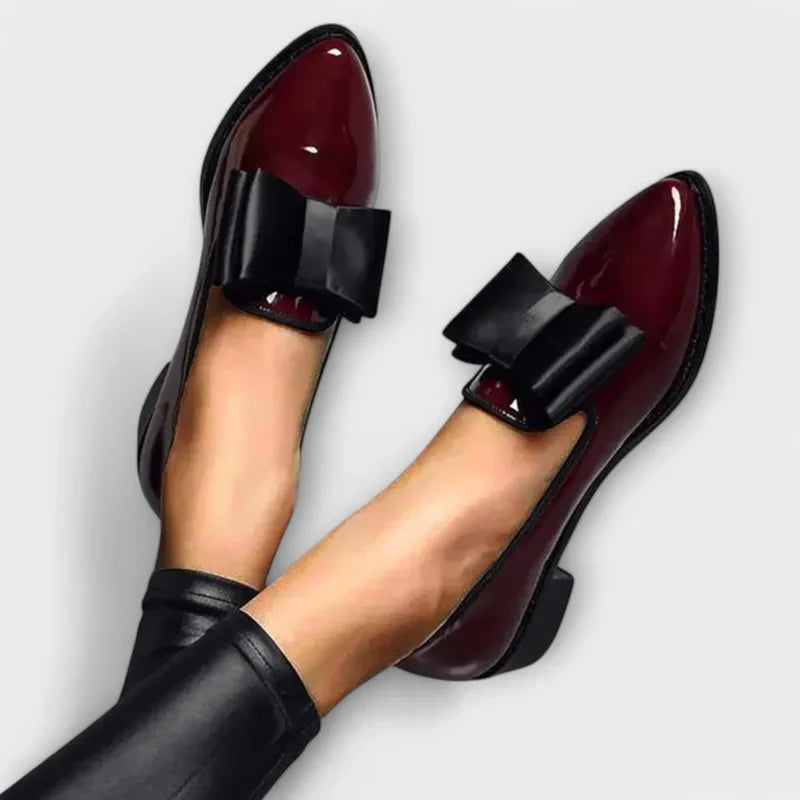 Mocasines de Charol con Lazo XL: Elegancia en cada paso