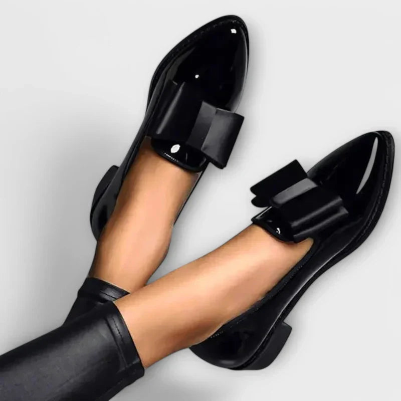Mocasines de Charol con Lazo XL: Elegancia en cada paso
