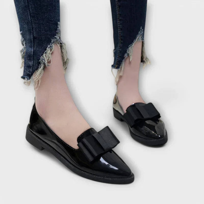 Mocasines de Charol con Lazo XL: Elegancia en cada paso