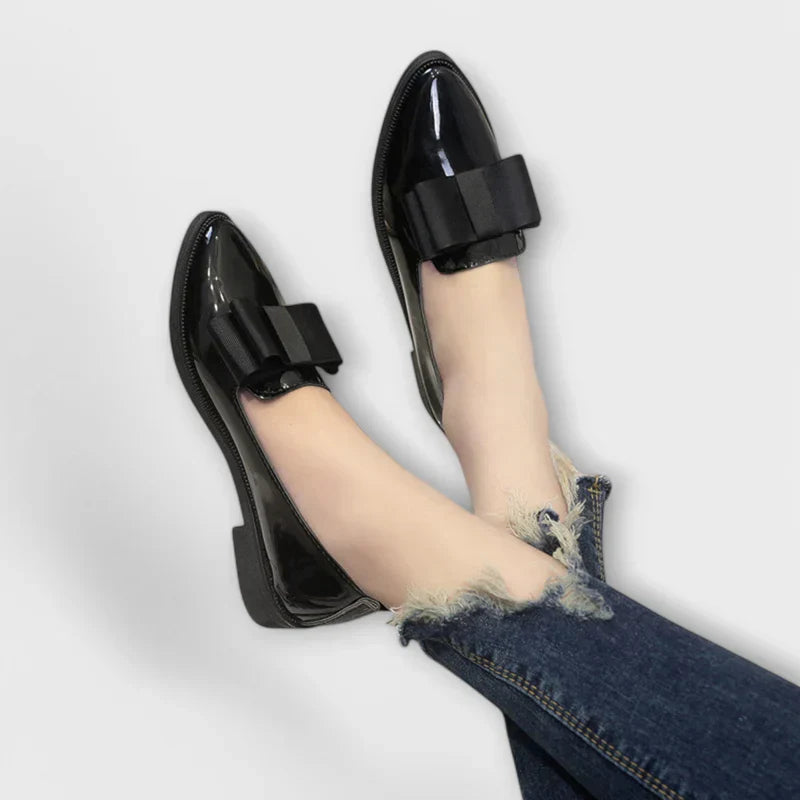 Mocasines de Charol con Lazo XL: Elegancia en cada paso