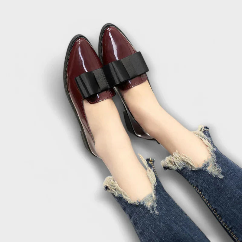 Mocasines de Charol con Lazo XL: Elegancia en cada paso