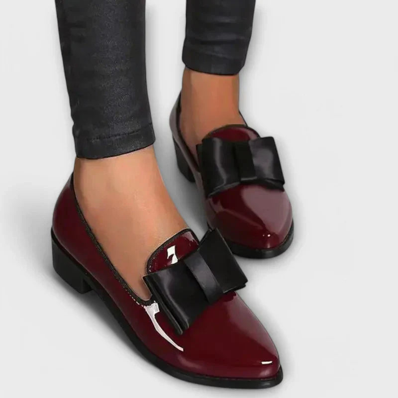 Mocasines de Charol con Lazo XL: Elegancia en cada paso
