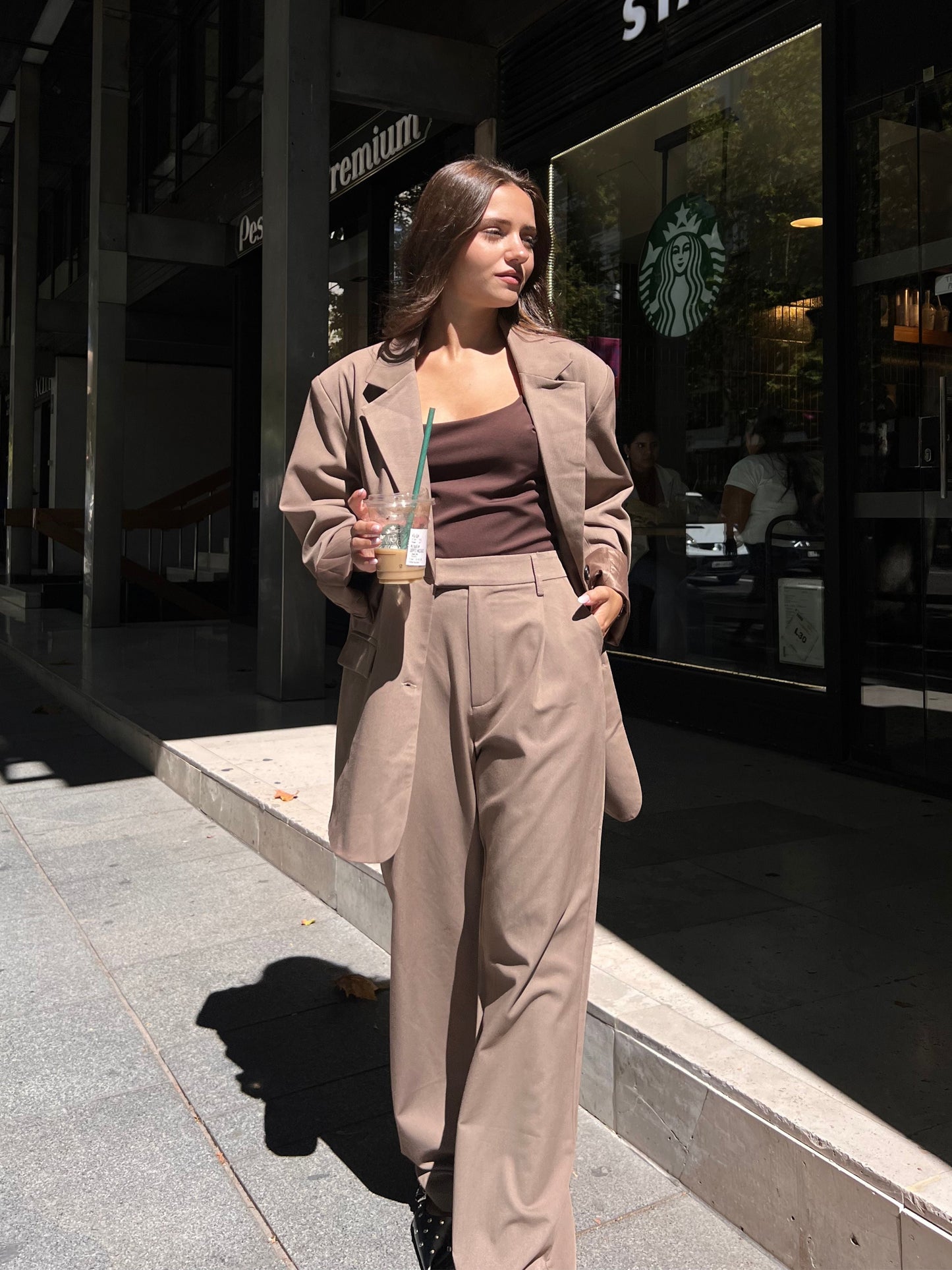Blazer Elegante de Silueta Refinada – Estilo Diario Premium | Isabel Herrera